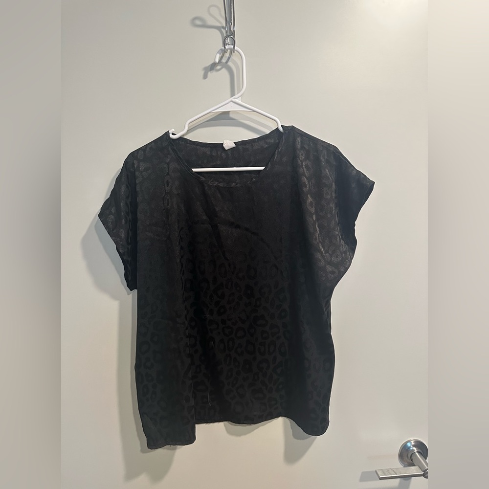 Black leopard print shirt